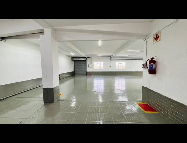 264M² WAREHOUSE TO LET IN FACTORIA